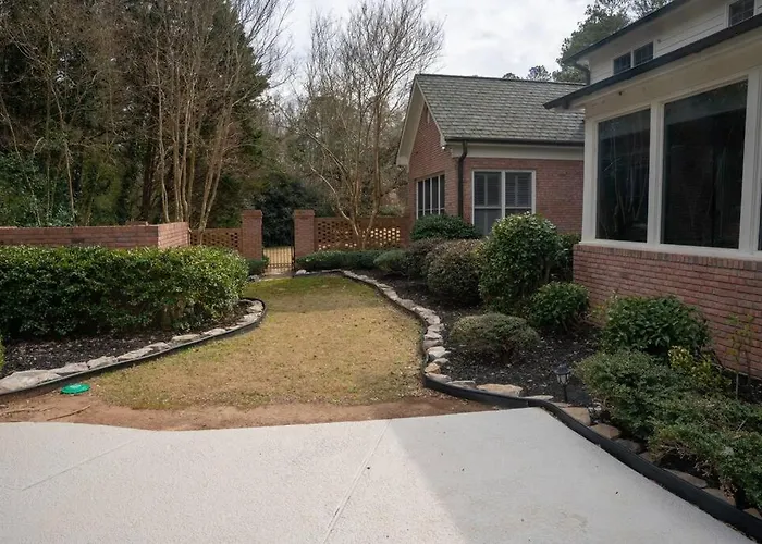 Lakefront Retreat W/ Guest House