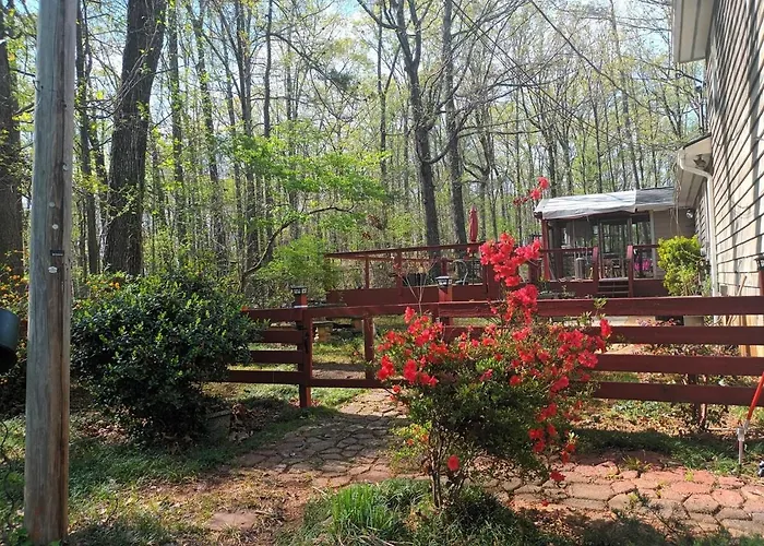 Forest Hideaway Close To West Point Lake